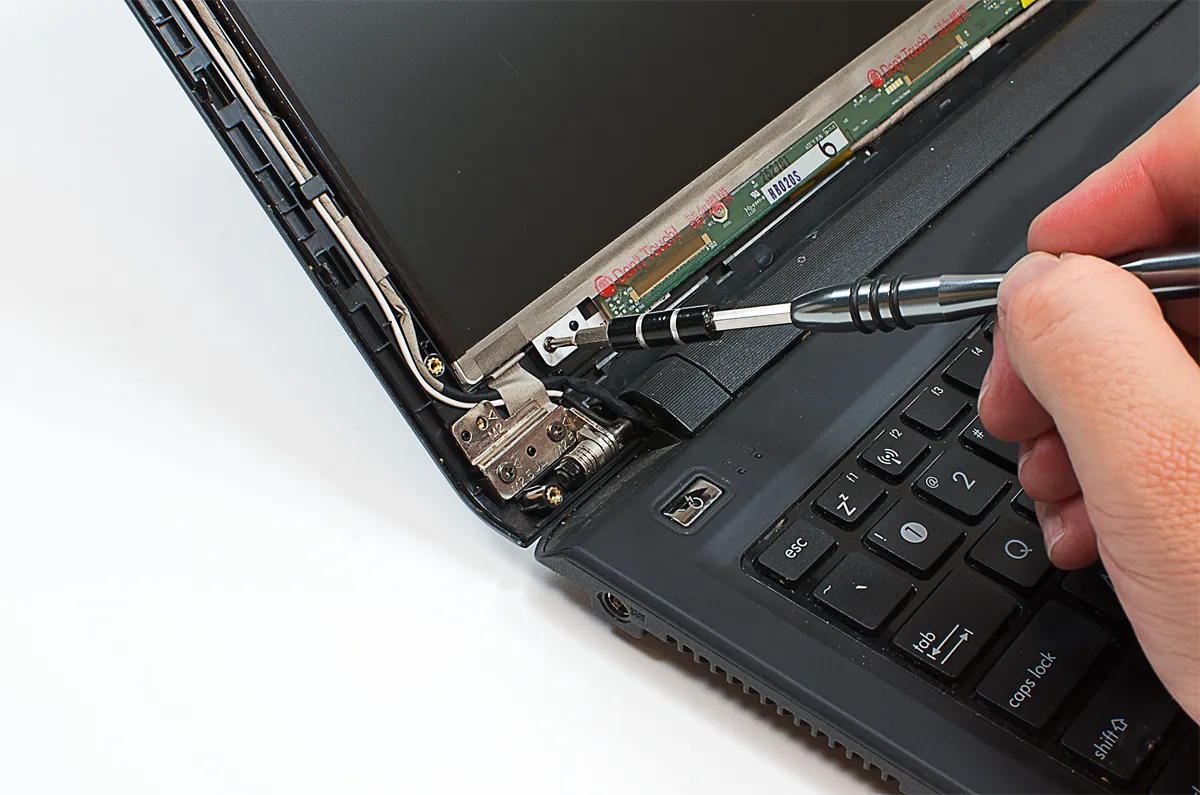 Exper Laptop Menteşe ve eDP Kablo Sökümü