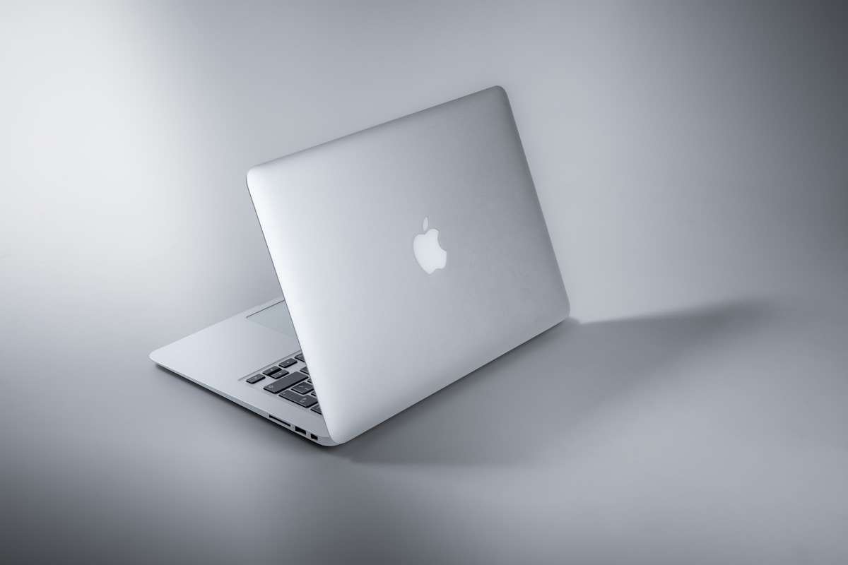 MacBook Air ekran değişimi True Tone uyumu
