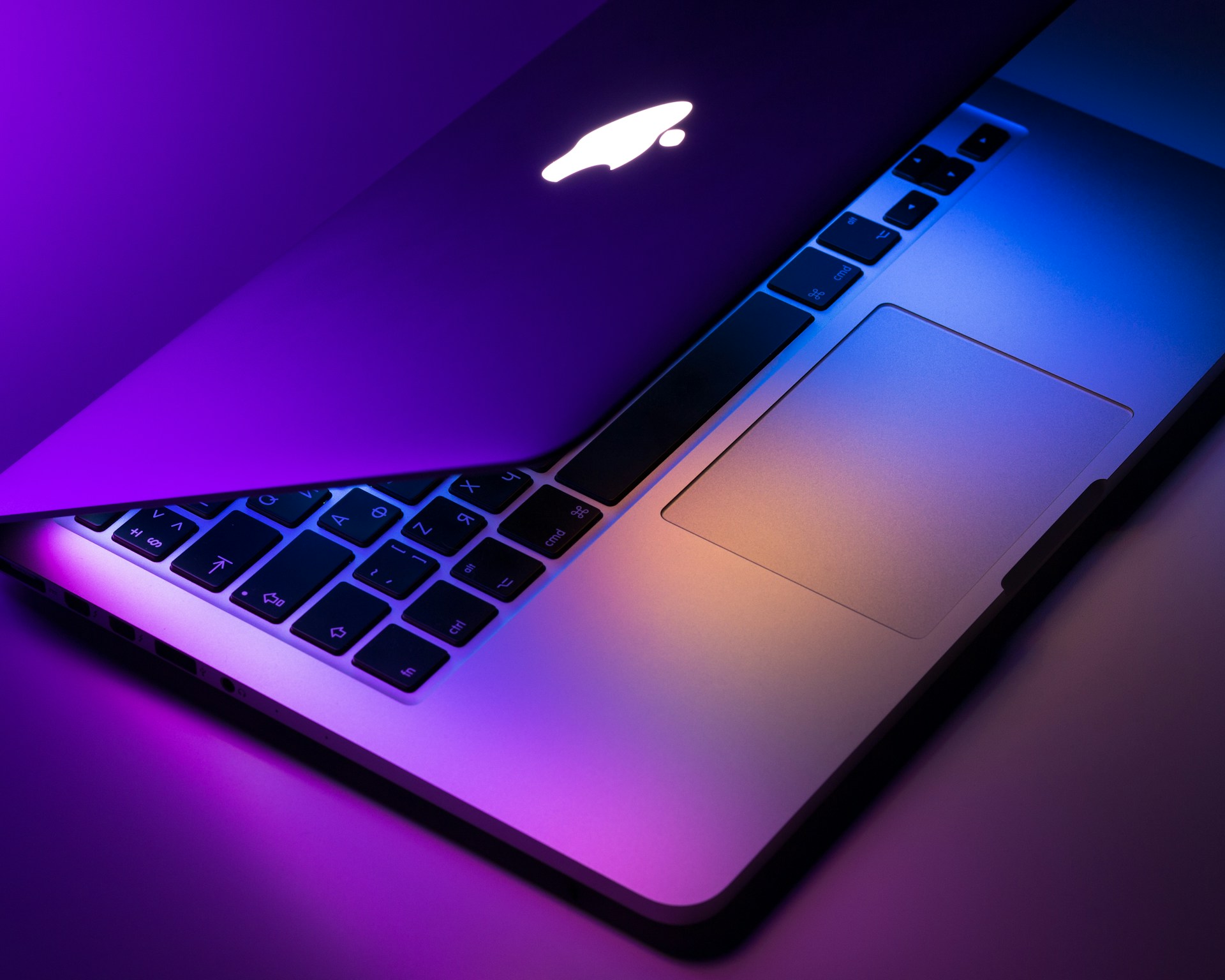 MacBook ekran değişimi premium servis
