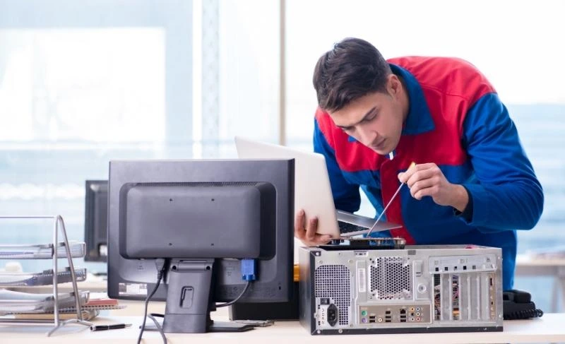 Yerinde laptop ekran servisi — adreste profesyonel montaj